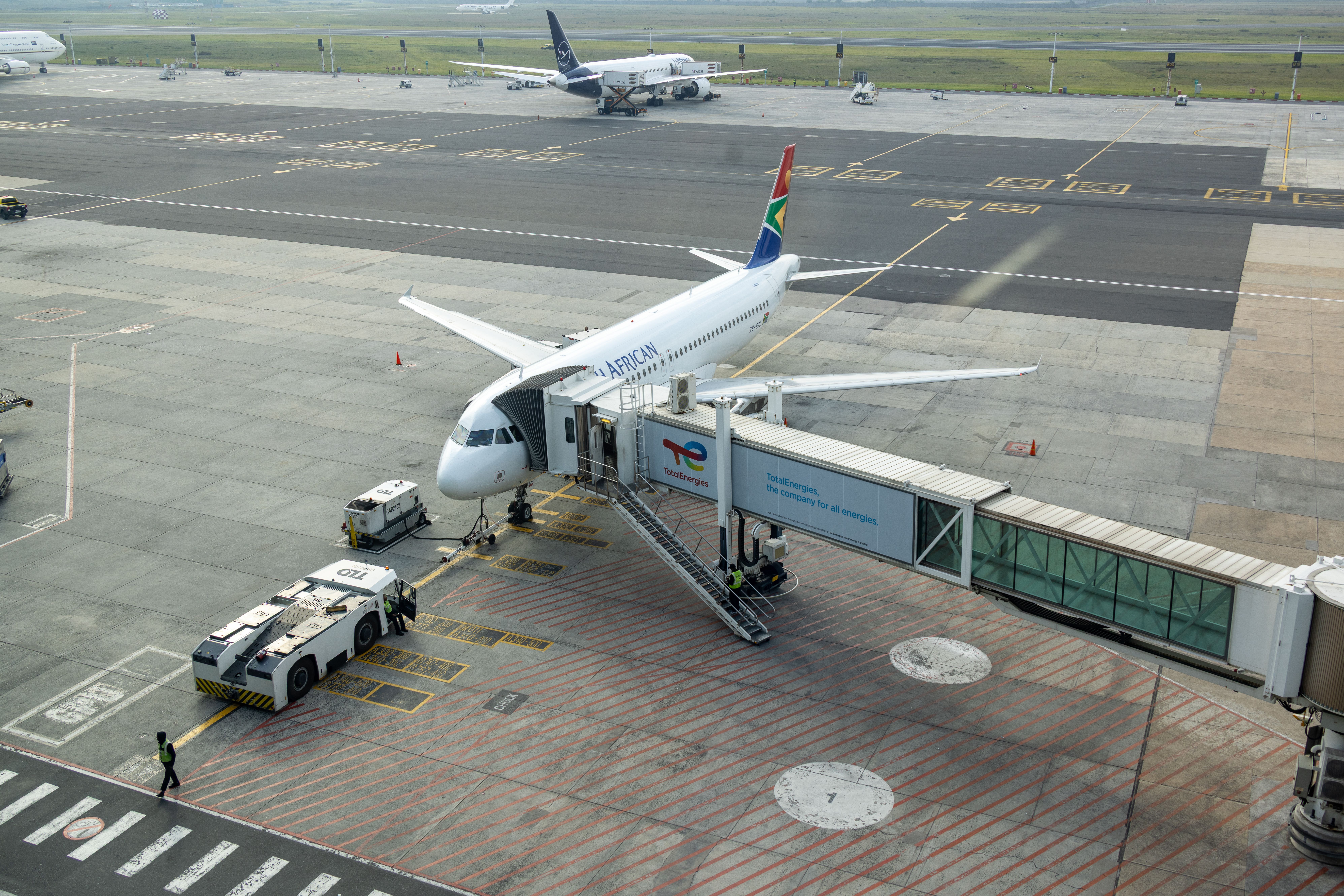 Airoplane connected to the airport terminal by a bridge